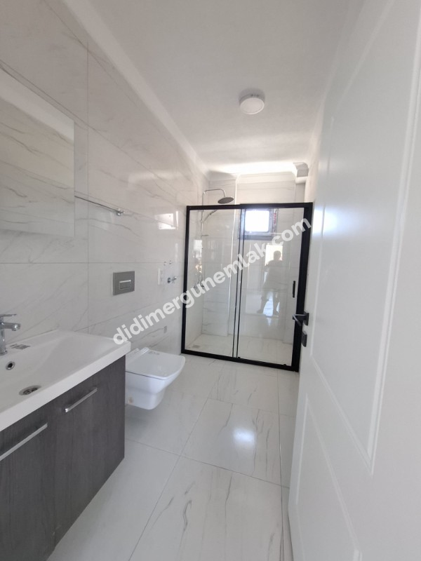 DİDİM CUMHURİYET MAHALLESİ’NDE MERKEZİ KONUMDA 1+1 BU FİYATA MERKEZDE DAİRE ZOR BULUNUR..