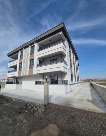GÜVENAY - ÇORUM ÇEPNİ MAH. FEN LİSESİ YAKINI 3+1 SATILIK SIFIR DAİRE