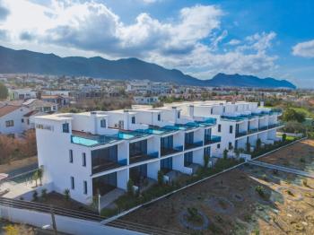 Tek Yetkili Kıbrıs Girne Çatalköy de Ful Deniz Manzaralı Denize Yürüme Mesafesinde Havuzlu Site de Satılık 2+1 İkiz Villalar