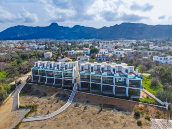 Tek Yetkili Kıbrıs Girne Çatalköy de Ful Deniz Manzaralı Denize Yürüme Mesafesinde Havuzlu Site de Satılık 2+1 İkiz Villalar