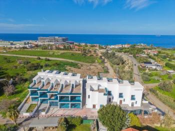 Tek Yetkili Kıbrıs Girne Çatalköy de Ful Deniz Manzaralı Denize Yürüme Mesafesinde Havuzlu Site de Satılık 2+1 İkiz Villalar