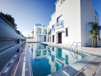 Tek Yetkili Kıbrıs Girne Çatalköy de Ful Deniz Manzaralı Denize Yürüme Mesafesinde Havuzlu Site de Satılık 2+1 İkiz Villalar