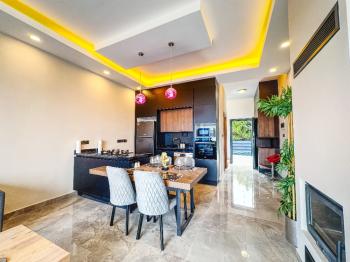 Tek Yetkili Kıbrıs Girne Çatalköy de Ful Deniz Manzaralı Denize Yürüme Mesafesinde Havuzlu Site de Satılık 2+1 İkiz Villalar