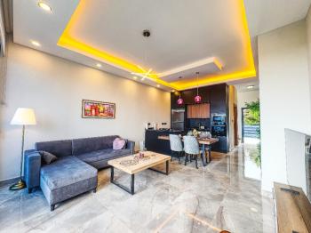 Tek Yetkili Kıbrıs Girne Çatalköy de Ful Deniz Manzaralı Denize Yürüme Mesafesinde Havuzlu Site de Satılık 2+1 İkiz Villalar