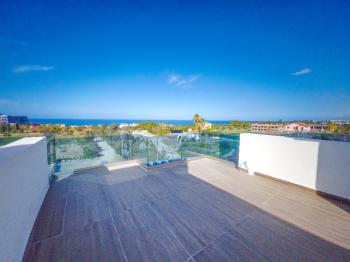 Tek Yetkili Kıbrıs Girne Çatalköy de Ful Deniz Manzaralı Denize Yürüme Mesafesinde Havuzlu Site de Satılık 2+1 İkiz Villalar