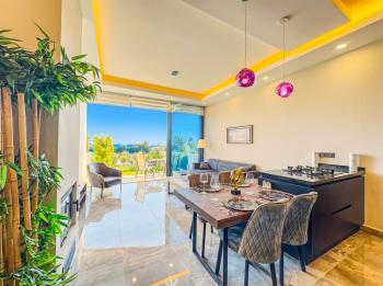 Tek Yetkili Kıbrıs Girne Çatalköy de Ful Deniz Manzaralı Denize Yürüme Mesafesinde Havuzlu Site de Satılık 2+1 İkiz Villalar