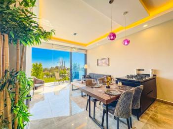 Tek Yetkili Kıbrıs Girne Çatalköy de Ful Deniz Manzaralı Denize Yürüme Mesafesinde Havuzlu Site de Satılık 2+1 İkiz Villalar