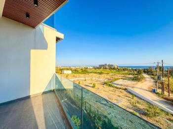 Tek Yetkili Kıbrıs Girne Çatalköy de Ful Deniz Manzaralı Denize Yürüme Mesafesinde Havuzlu Site de Satılık 2+1 İkiz Villalar