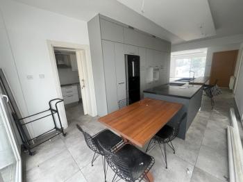 YENİKENT'DE  SATILIK 4+1 TAM MÜSTAKİL VİLLA 