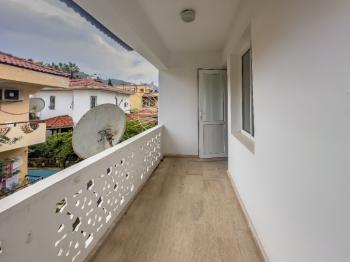 Marmaris İçmeler’de Sahile 500m Tadilatlı 2+1 Amerikan Mutfak Satılık 70m² Daire