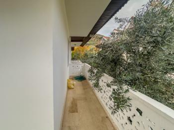 Marmaris İçmeler’de Sahile 500m Tadilatlı 2+1 Amerikan Mutfak Satılık 70m² Daire