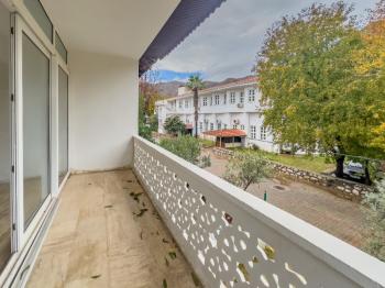 Marmaris İçmeler’de Sahile 500m Tadilatlı 2+1 Amerikan Mutfak Satılık 70m² Daire