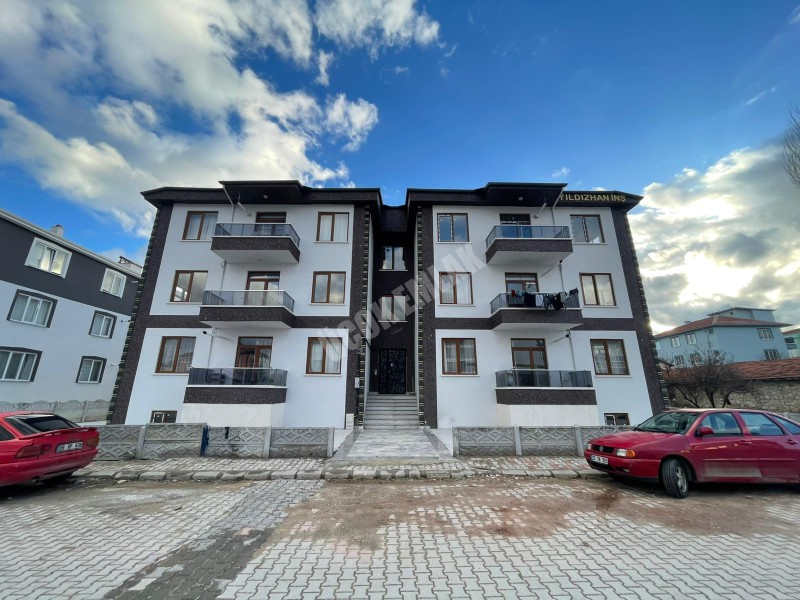 AFYON ÜÇOK EMLAKTAN MAREŞAL F ÇAKMAK MAH SATILIK 2+1 SIFIR LÜX DAİRELER 