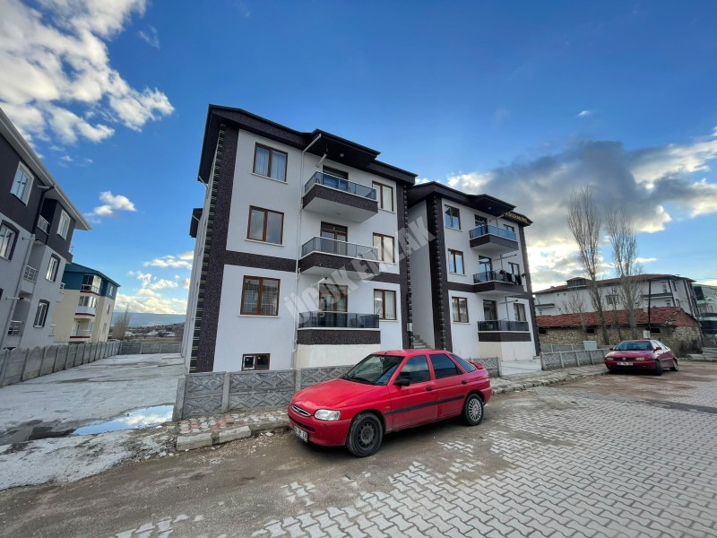 AFYON ÜÇOK EMLAKTAN MAREŞAL F ÇAKMAK MAH SATILIK 2+1 SIFIR LÜX DAİRELER 