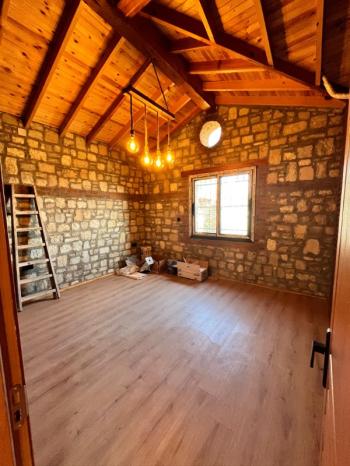 NAİPLİ KÖYÜ’NDE ZAMANA MEYDAN OKUYAN ÖZEL TAŞ EV! Fiyat: 15.000.000 TL