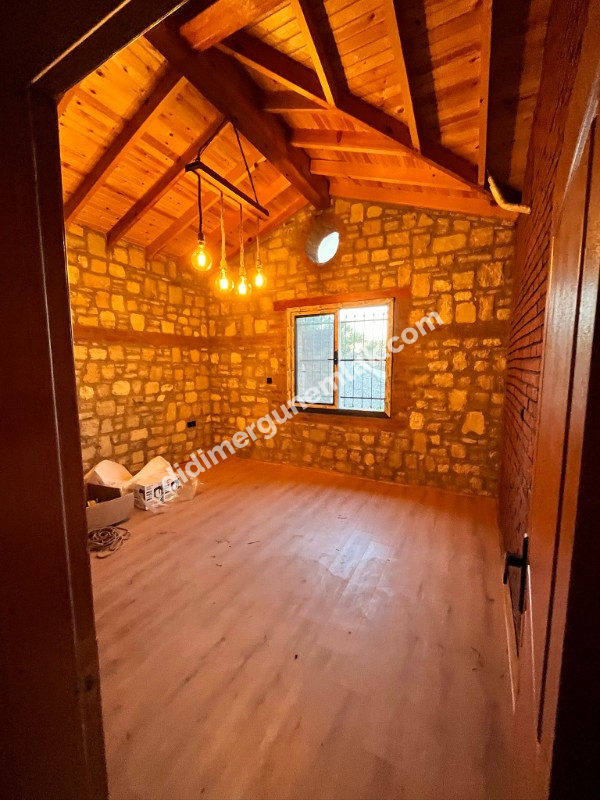 NAİPLİ KÖYÜ’NDE ZAMANA MEYDAN OKUYAN ÖZEL TAŞ EV! Fiyat: 15.000.000 TL