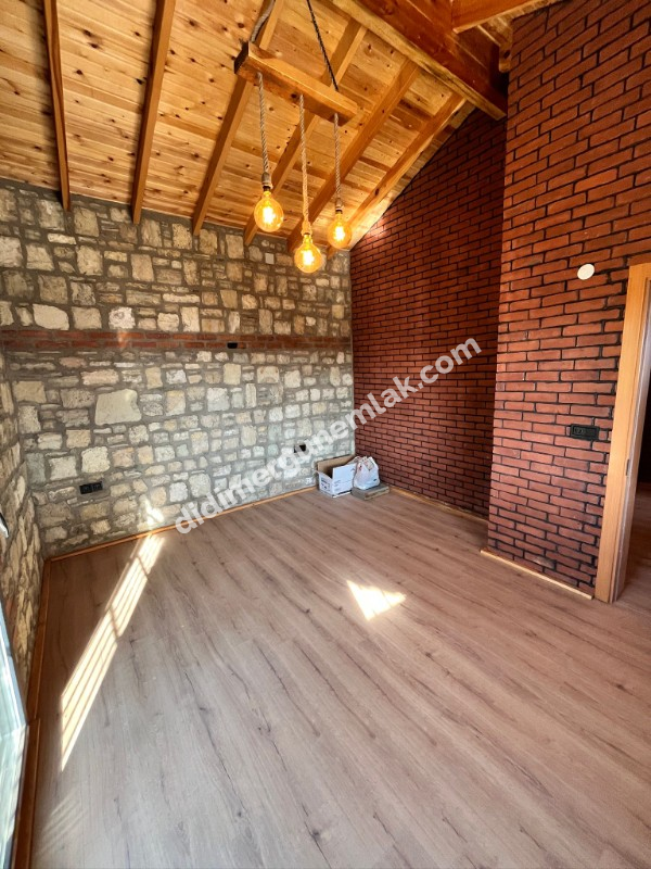 NAİPLİ KÖYÜ’NDE ZAMANA MEYDAN OKUYAN ÖZEL TAŞ EV! Fiyat: 15.000.000 TL