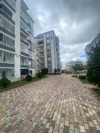 GÜVENAY - ÇORUM KALE LOZANEVLER ARKASI 3+1 SATILIK DAİRE 