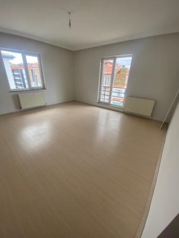 GÜVENAY - ÇORUM KALE LOZANEVLER ARKASI 3+1 SATILIK DAİRE 