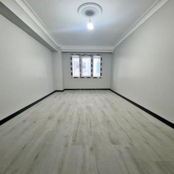 BAHÇEŞEHİR LOKASYONUNDA SATILIK SIFIR 3+1