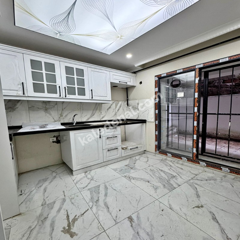 BAHÇEŞEHİR LOKASYONLU SIFIR LÜX 2+1 DAİRE