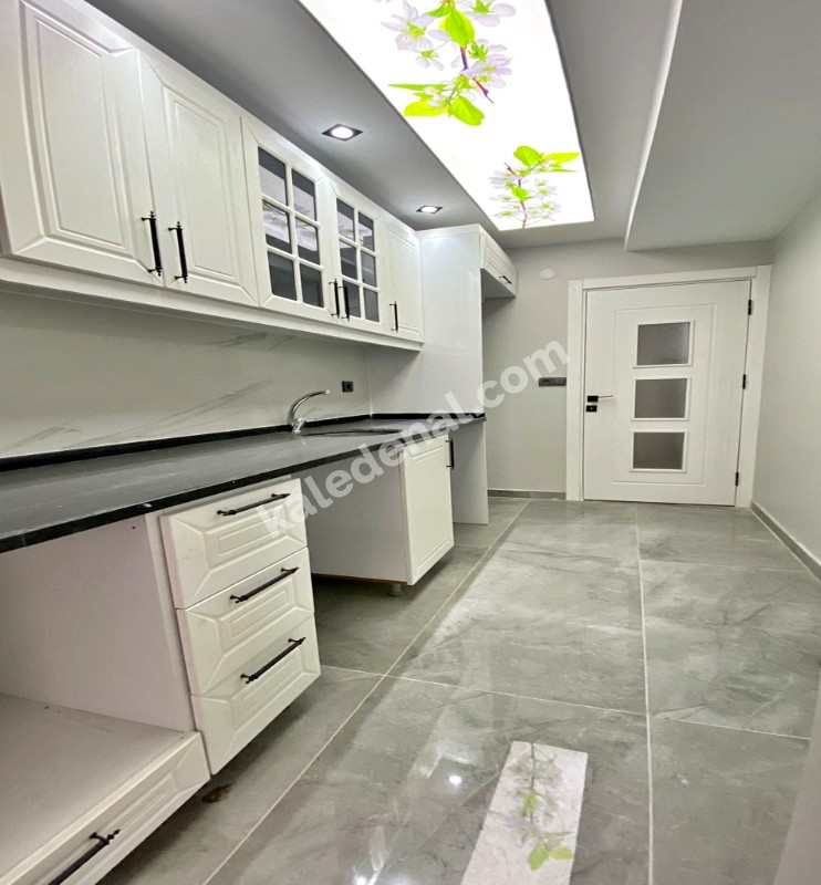 BAHÇEŞEHİRE KOMŞU EMSALSİZ 2+1 SIFIR LÜX DAİRE