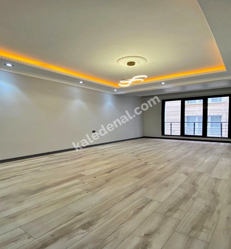 BAHÇEŞEHİRE KOMŞU EMSALSİZ 2+1 SIFIR LÜX DAİRE