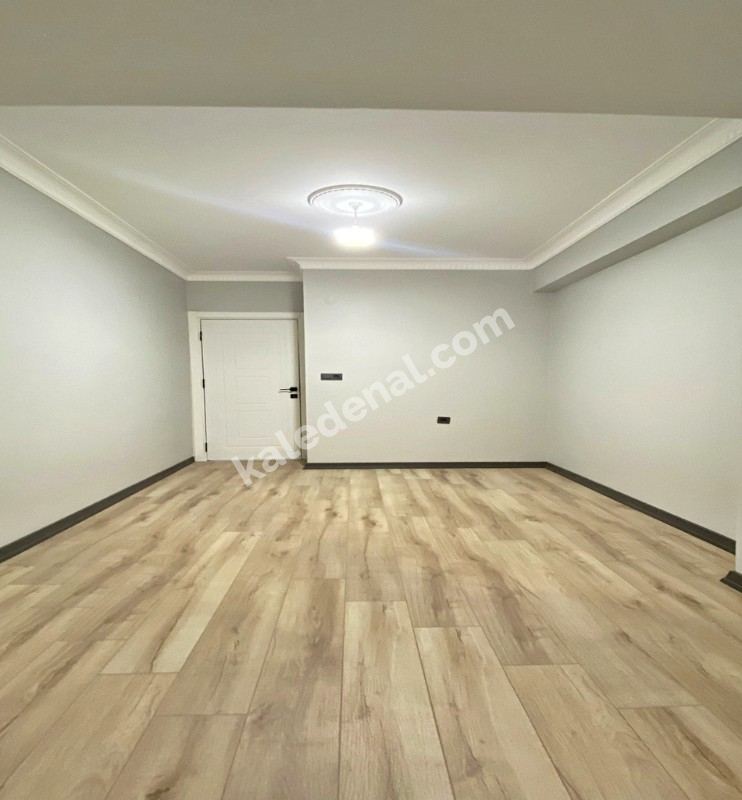 BAHÇEŞEHİRE KOMŞU EMSALSİZ 2+1 SIFIR LÜX DAİRE