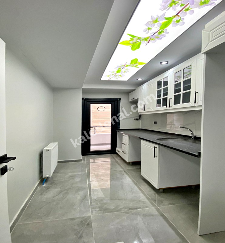 BAHÇEŞEHİRE KOMŞU EMSALSİZ 2+1 SIFIR LÜX DAİRE