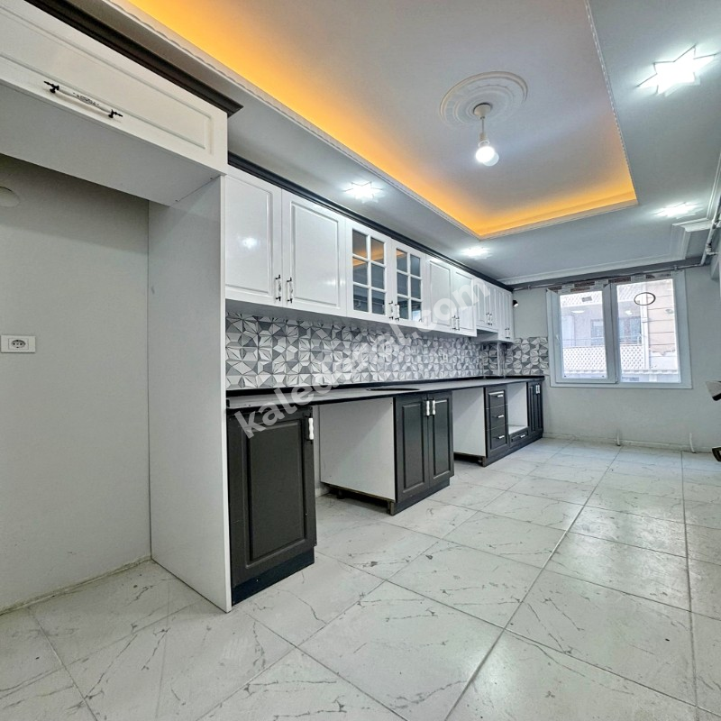 BAHÇEŞEHİR LOKASYONUNDA SATILIK SIFIR 3+1