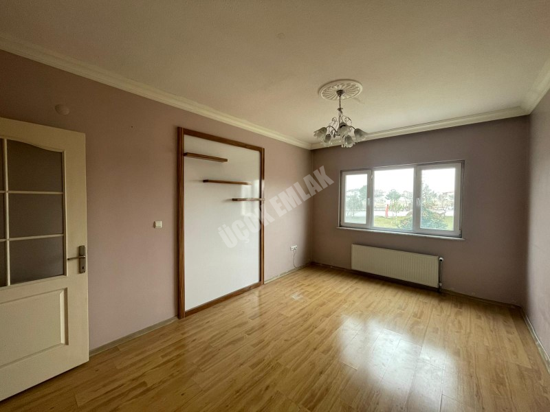 AFYON ÜÇOK EMLAKTAN SAHİPATA TOKİ KONUTLARINDA 2+1 87M² TEMİZ BAKIMLI KİRALIK DAİRE 