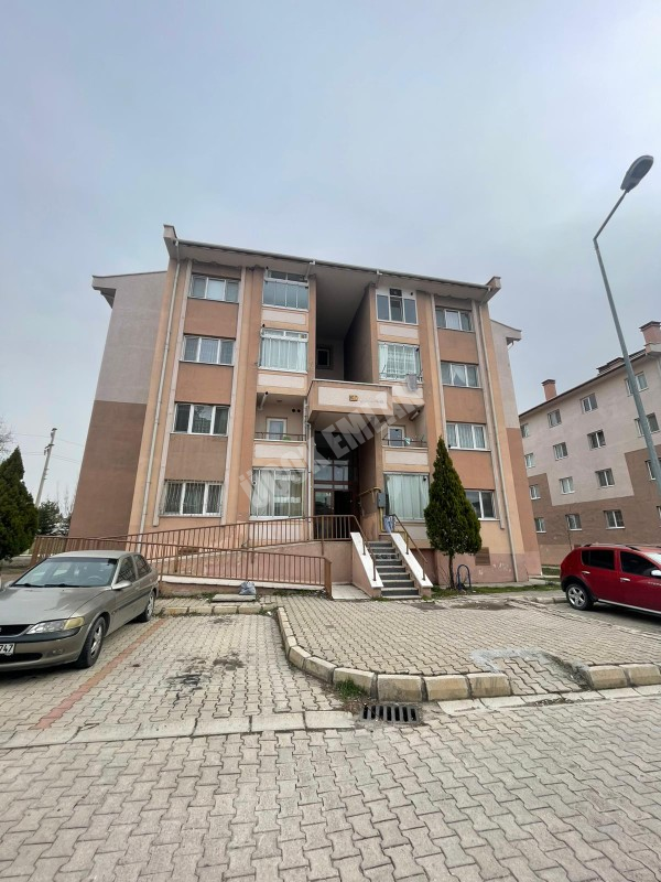AFYON ÜÇOK EMLAKTAN SAHİPATA TOKİ KONUTLARINDA 2+1 87M² TEMİZ BAKIMLI KİRALIK DAİRE 