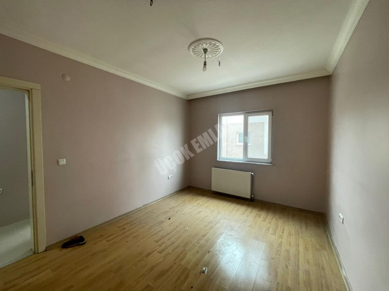 AFYON ÜÇOK EMLAKTAN SAHİPATA TOKİ KONUTLARINDA 2+1 87M² TEMİZ BAKIMLI KİRALIK DAİRE 