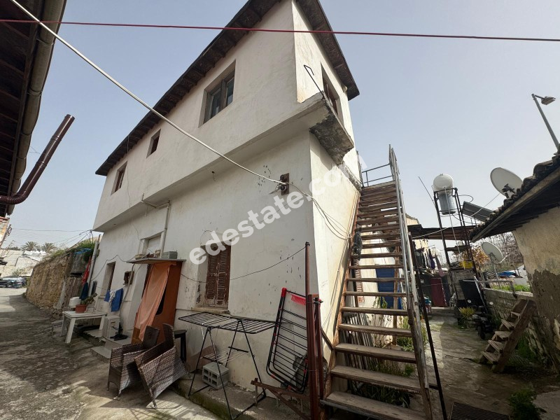 Lefkoşa Surlariçi Bölgesinde 2 Daireden Oluşan 2+1 KOMPLE SATILIK BİNA