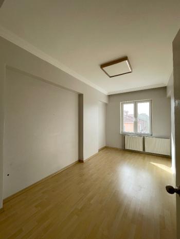 GÜVENAY - ÇORUM TAVUKLUK HZ.ÖMER CAMİİ CİVARI 3+1 KIRALIK DAİRE 