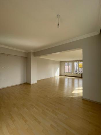 GÜVENAY - ÇORUM TAVUKLUK HZ.ÖMER CAMİİ CİVARI 3+1 KIRALIK DAİRE 