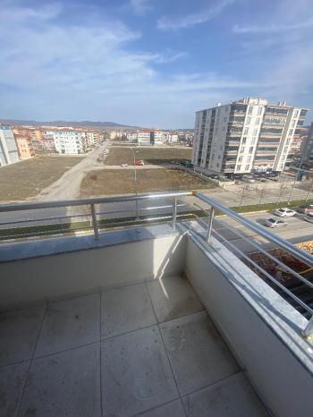 GÜVENAY - ÇORUM ULUKAVAK MAH. OSMANCIK CADDESİ ÜZERİ KİRALIK DAİRE