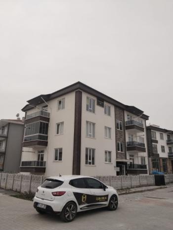 AFYON ÜÇOK EMLAKTAN MAREŞAL F. ÇAKMAK  MAH TEMİZ BAKIMLI 2+1 90M²  SIFIR AYARINDA DAİRE 