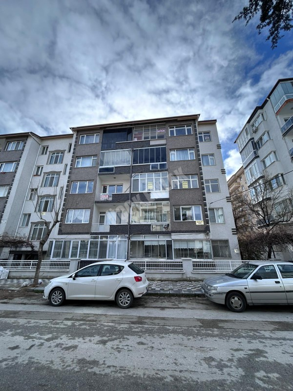 AFYON ÜÇOK EMLAKTAN DERVİŞPAŞA MAH  SATILIK  2+1 TEMİZ DAİRE