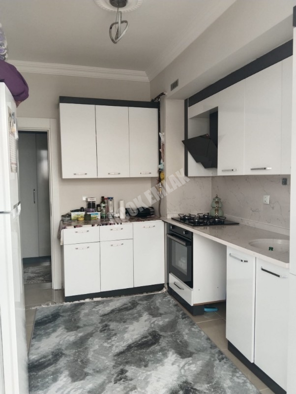 AFYON ÜÇOK EMLAKTAN MAREŞAL F. ÇAKMAK  MAH TEMİZ BAKIMLI 2+1 90M²  SIFIR AYARINDA DAİRE 