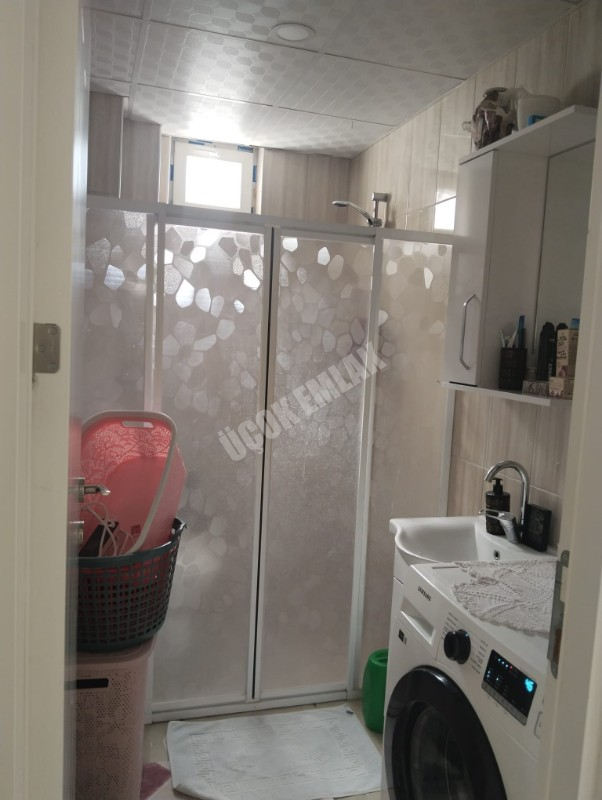 AFYON ÜÇOK EMLAKTAN MAREŞAL F. ÇAKMAK  MAH TEMİZ BAKIMLI 2+1 90M²  SIFIR AYARINDA DAİRE 