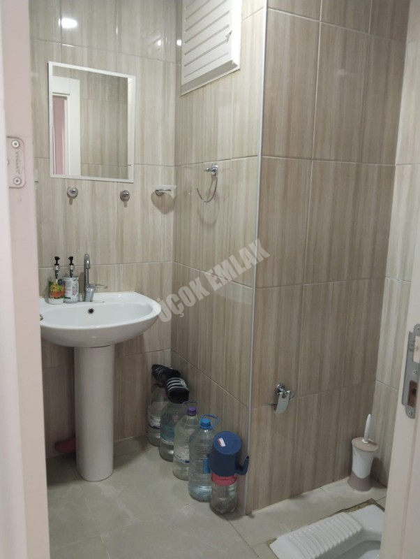 AFYON ÜÇOK EMLAKTAN MAREŞAL F. ÇAKMAK  MAH TEMİZ BAKIMLI 2+1 90M²  SIFIR AYARINDA DAİRE 