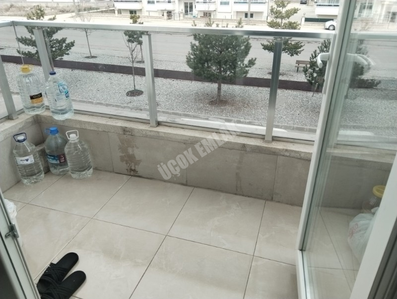 AFYON ÜÇOK EMLAKTAN MAREŞAL F. ÇAKMAK  MAH TEMİZ BAKIMLI 2+1 90M²  SIFIR AYARINDA DAİRE 