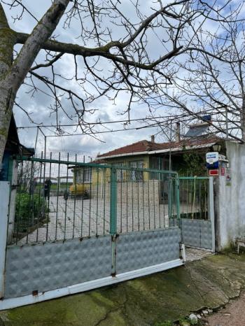 Balıkesir Gönen Merkeze 17 km mesafede  Satılık   510 m²  Müstakil Bahçeli Ev