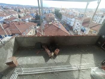 GÜVENAY - ÇORUM KALE MAH. CENGİZ TOPEL CADDESİ ÜZERİ  SATILIK 3+1 SIFIR DAİRE