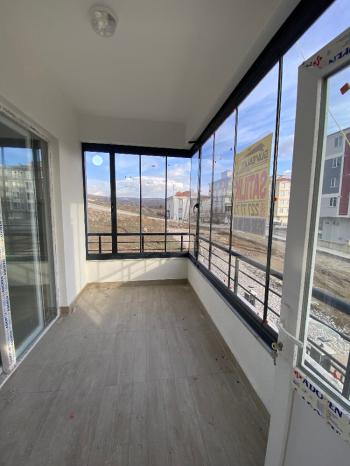 GÜVENAY - ÇORUM GÜLABİBEY MAH. KAPAKLI MEVKİ EKİN CADDESİ YAKINI 3+1 SATILIK DAİRE 