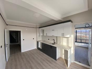 GÜVENAY - ÇORUM GÜLABİBEY MAH. KAPAKLI MEVKİ EKİN CADDESİ YAKINI 3+1 SATILIK DAİRE 