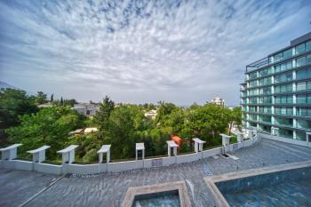 Girne Merkez’de Satılık 1+1 Daire – Deniz Manzaralı ve Prestijli Yaşam!