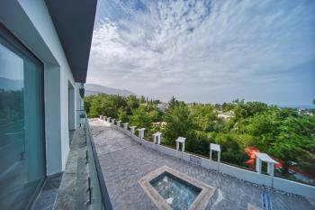 Girne Merkez’de Satılık 1+1 Daire – Deniz Manzaralı ve Prestijli Yaşam!