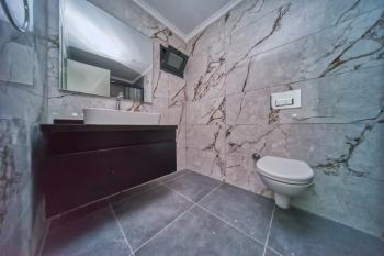 Girne Merkez’de Satılık 1+1 Daire – Deniz Manzaralı ve Prestijli Yaşam!